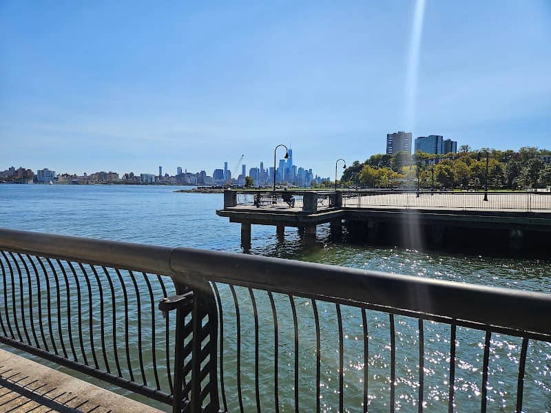 Maxwell Place Park Skyline View - Image 2