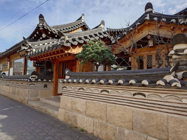 Hwangnidan-gil Street - Image 1