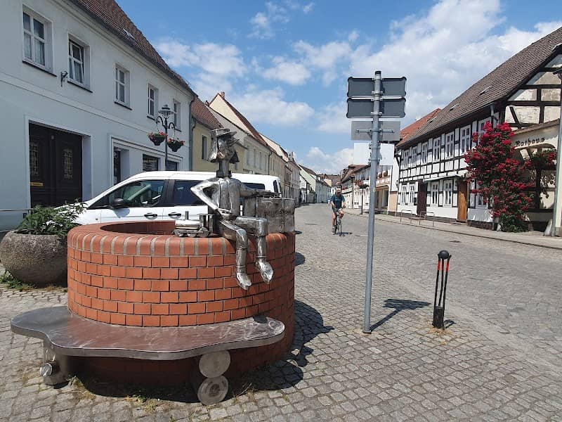 Figur mit Koffer - Image 2