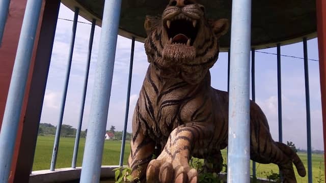 Tugu Macan Kurung - Image 2