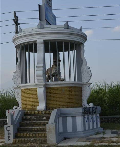 Tugu Macan Kurung - Image 1