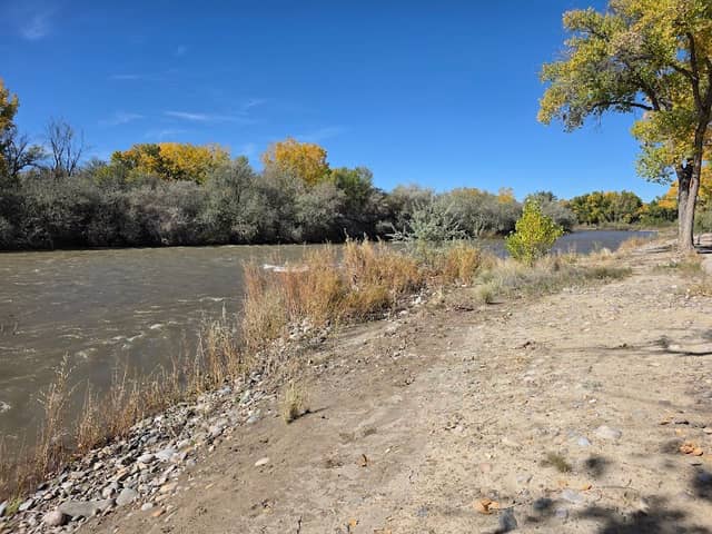 Riverside Park - Image 1