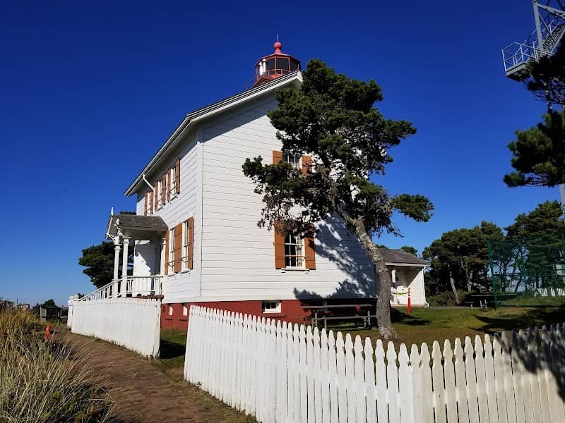 Yaquina Bay Lighthouse - Image 2