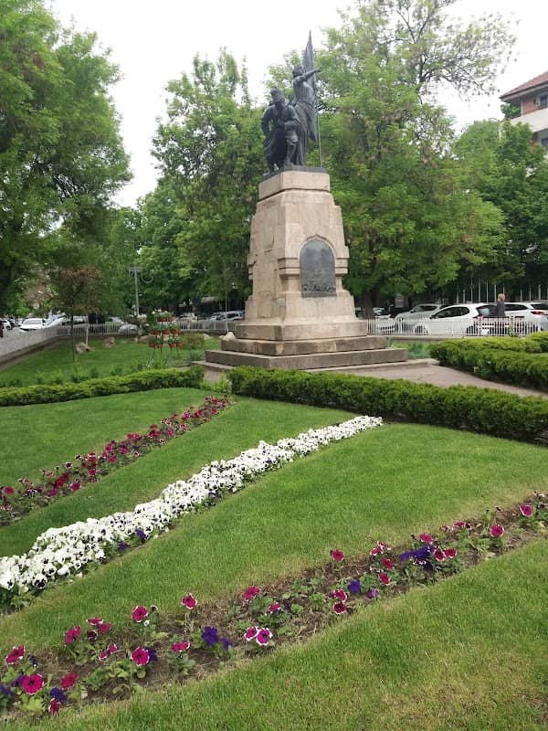 Monumentul Eroilor - Image 1