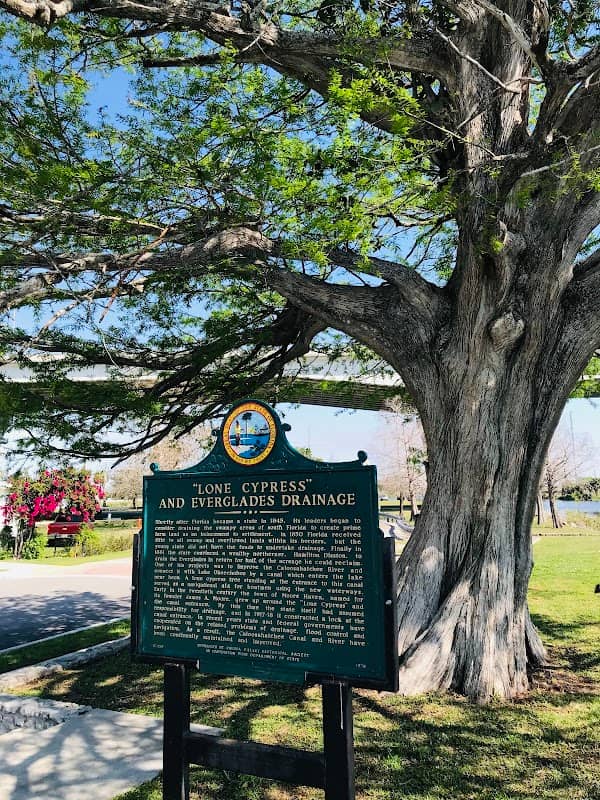 Moore Haven Park - Image 1