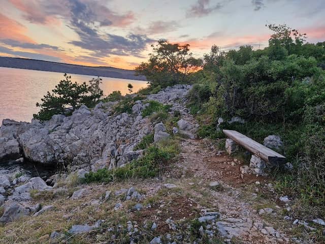 Wooden bench - Image 2