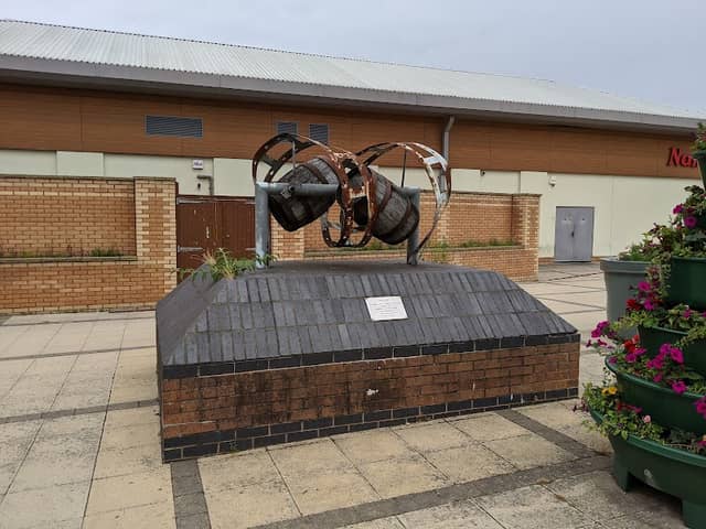Reel Ale Monument - Image 1