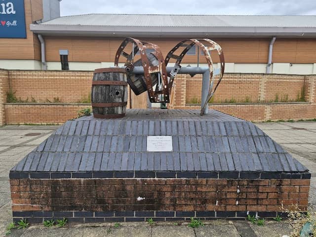 Reel Ale Monument - Image 2