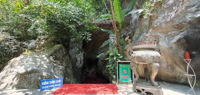 Eight Ladies Cave - Image 2