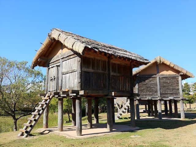 Bonghwangdong Historic Site - Image 1