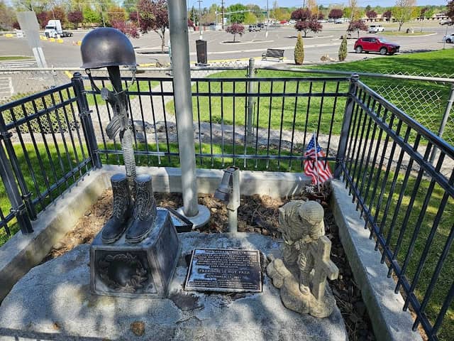Veterans memorial - Image 1