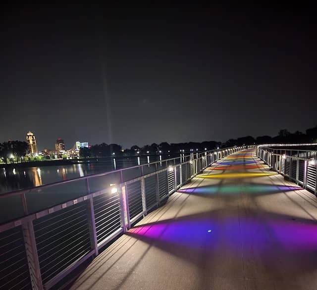 Gray's Lake Park - Image 1