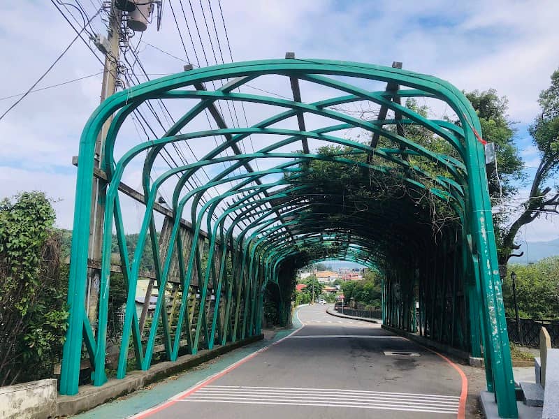 紫籐花隧道 - Image 1
