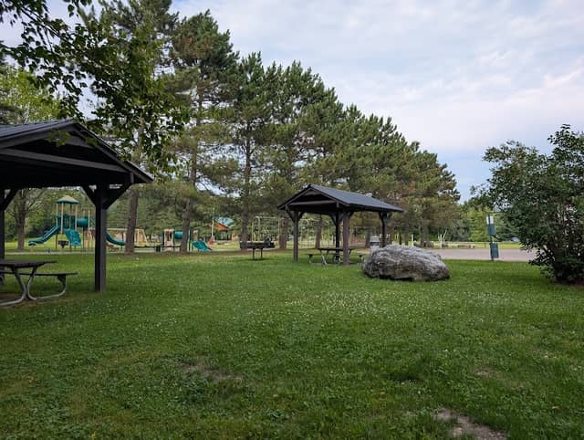 Riverside Park - Image 1
