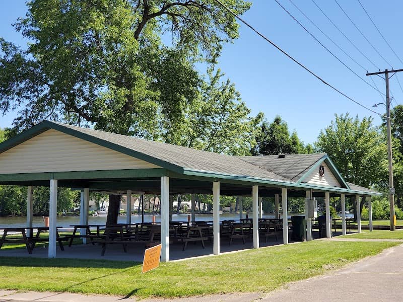 Riverside Park - Image 1