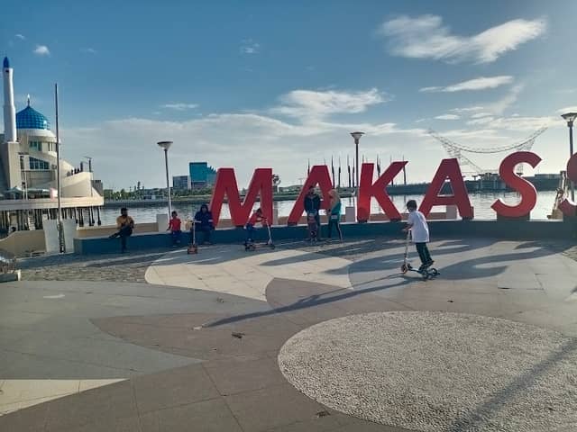 Losari Beach Platform - Image 1