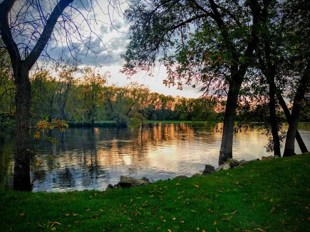 Riverside Park - Image 2