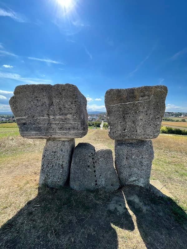 Skulpturen in der Landschaft - Image 1