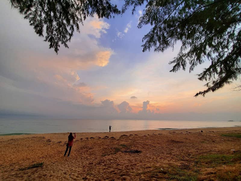 Kijal Penunjok Stony Beach - Image 1