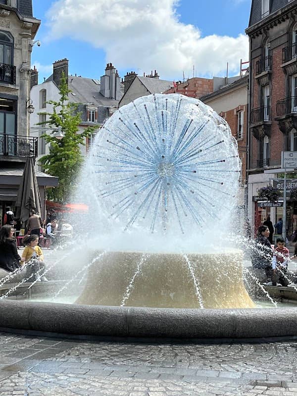 Fontaine de la Solidarité - Image 1