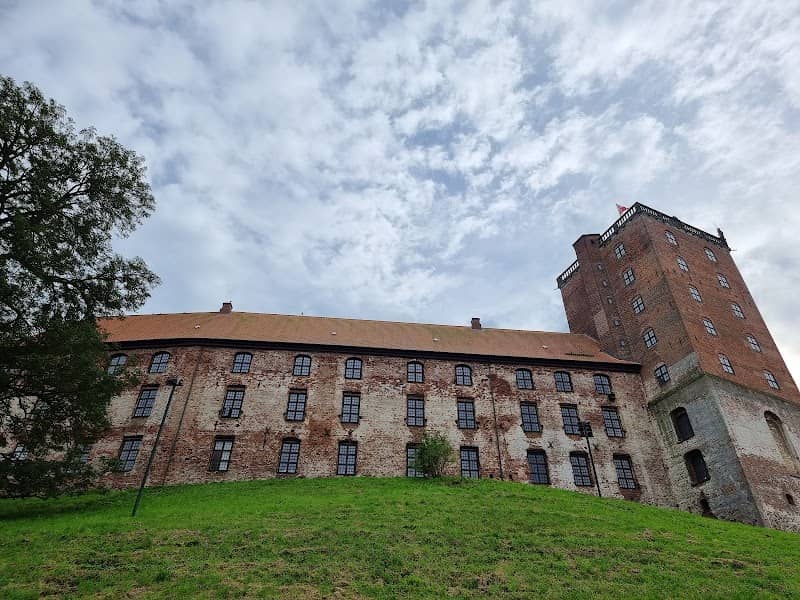 Castle Garden - Image 2