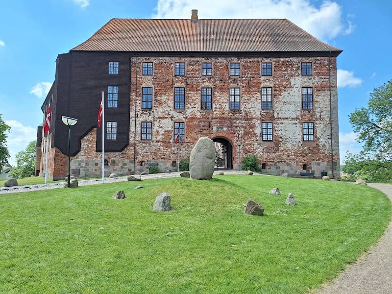 Castle Garden - Image 1