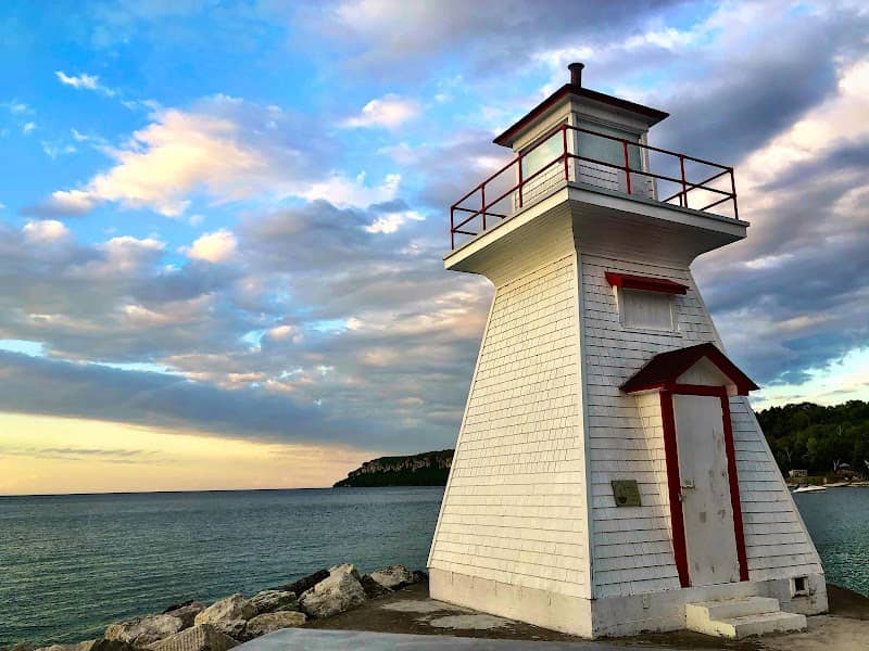 Lion's Head Harbour Lighthouse - Image 1