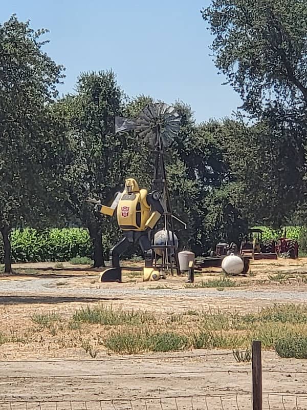 Giant Transformer Robot - Image 1