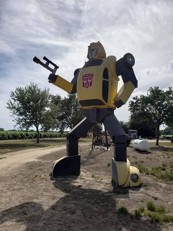 Giant Transformer Robot - Image 2