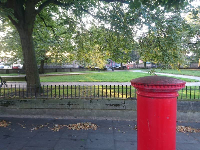 Vicarage Gardens - Image 2