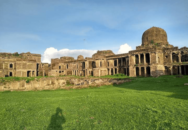Raisen Fort - Image 1