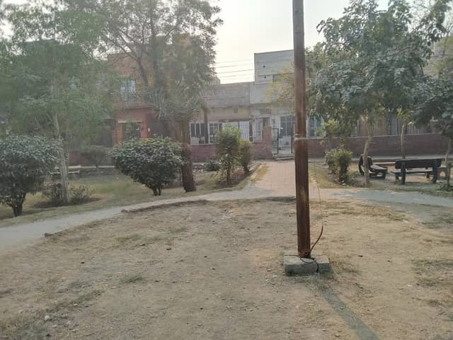 Gulistan Colony Park - Image 1