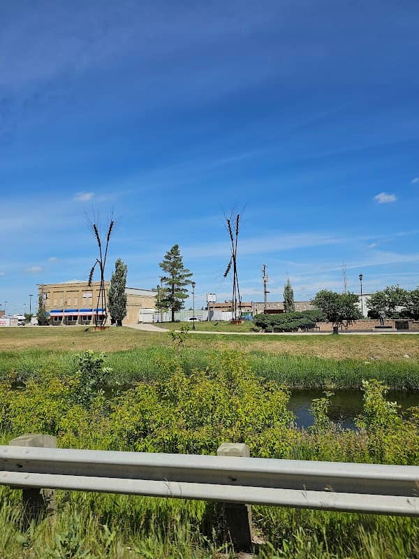 Weyburn Wheat Statues - Image 1