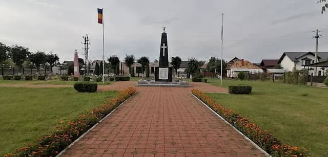 Monument Monument Soviet soldiers - Image 1
