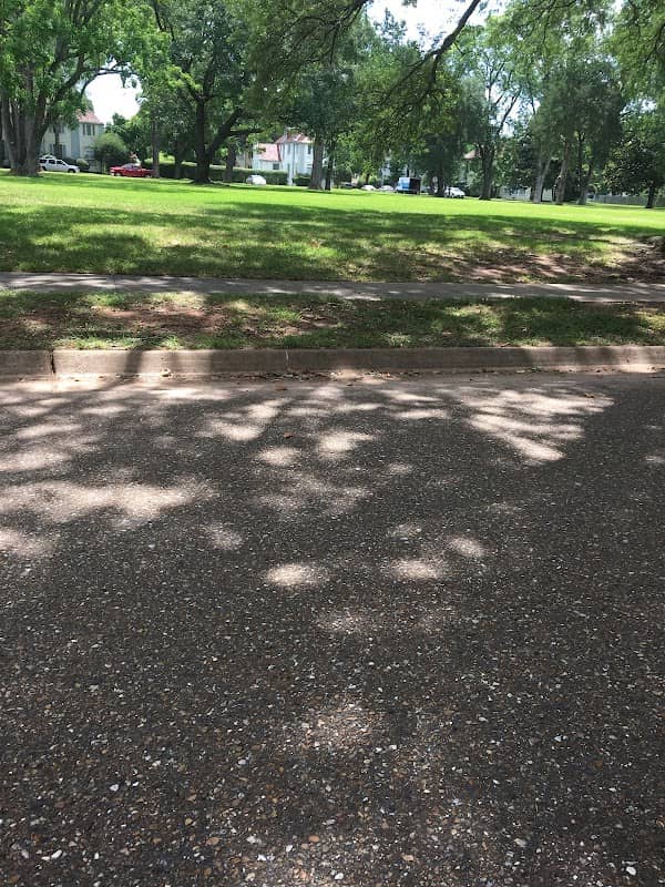 Commanders Square - Image 1