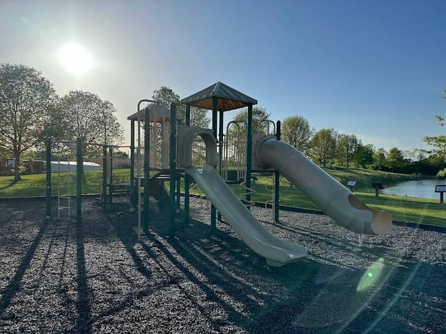Country Gate Park - Image 2