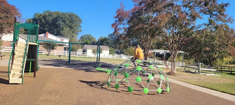 Brookhaven neighborhood park - Image 2