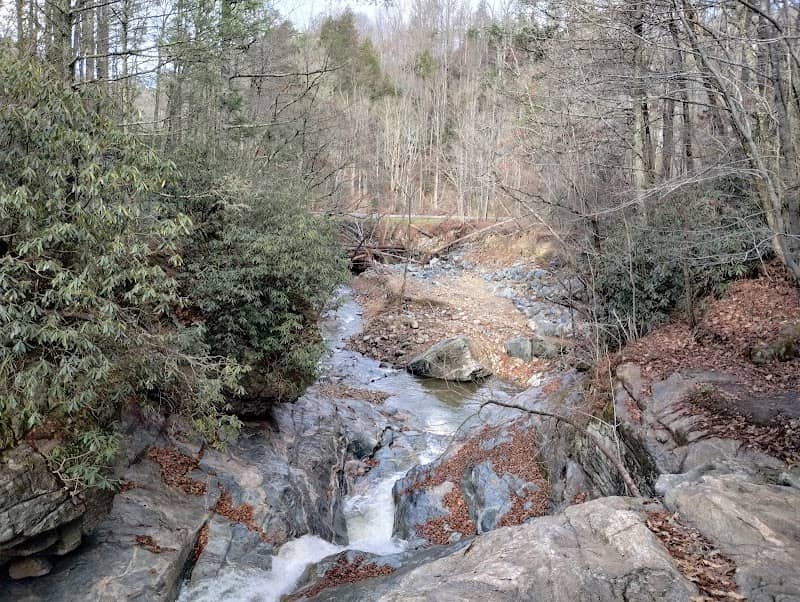 Laurel Creek Falls parking area - Image 1