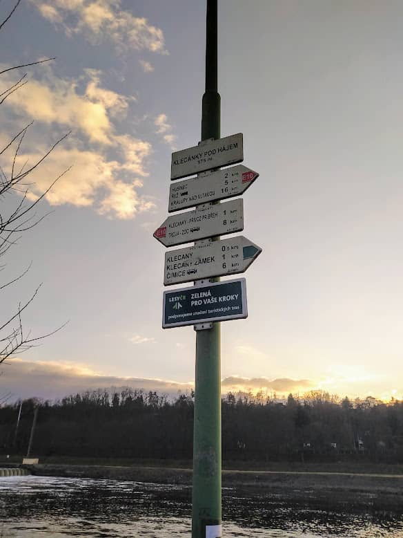 Turistický rozcestník Klecánky přívoz pravý břeh - Image 1