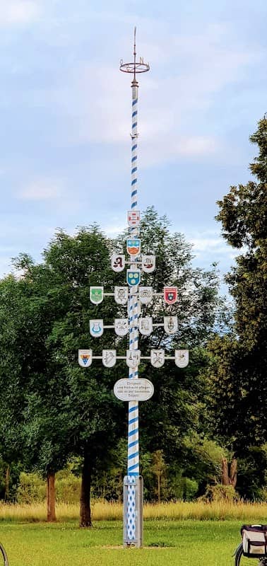Maibaumplatz Lengfurt - Image 1