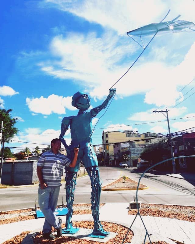 MONUMENTO AL NIÑO - Image 1