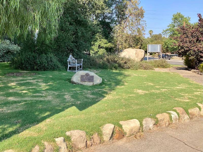 Weinberger Memorial Garden - Image 1