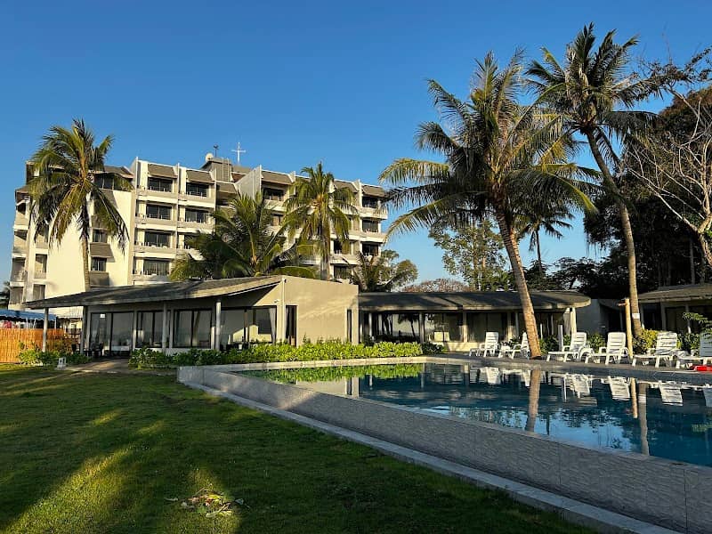 Rayong Chalet Hotel - Image 1