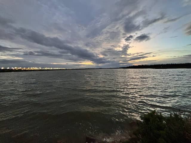 Lake airport view - Image 1