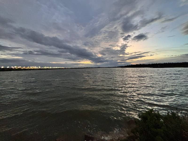 Lake airport view - Image 1