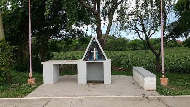 PLAZOLETA VIRGEN DE ITATI BARRIO MUJERES ARGENTINAS RESISTENCIA - Image 1