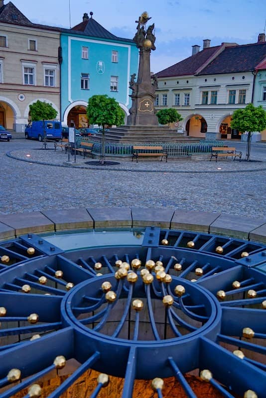 Sloup se sousoším Nejsvětější Trojice - Image 3