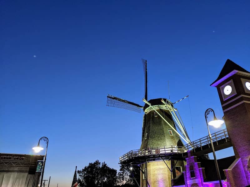 Windmill Plaza - Image 1