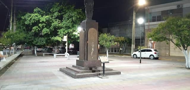Monumento a Mariano Moreno - Image 2