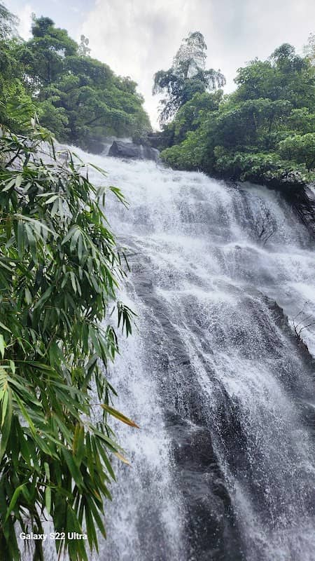 Alakapuri water falls view point - Image 1